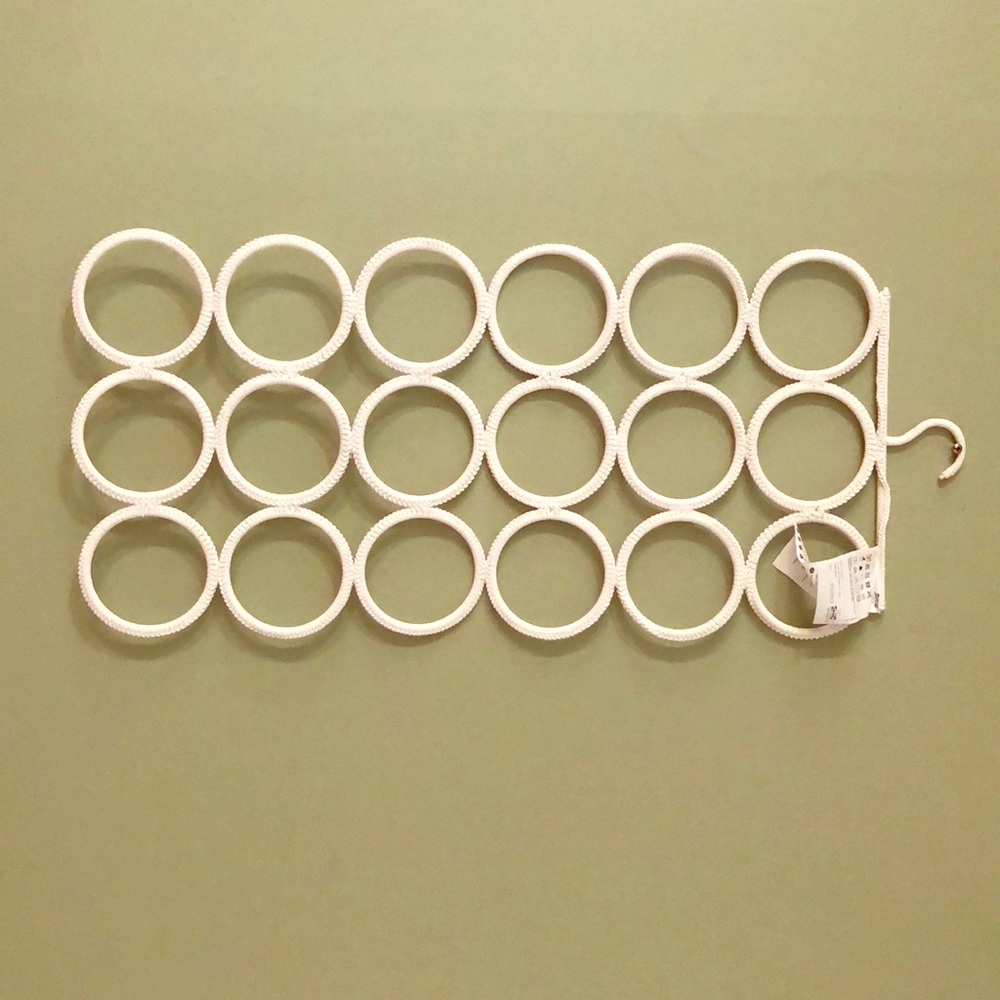 Scarf holder